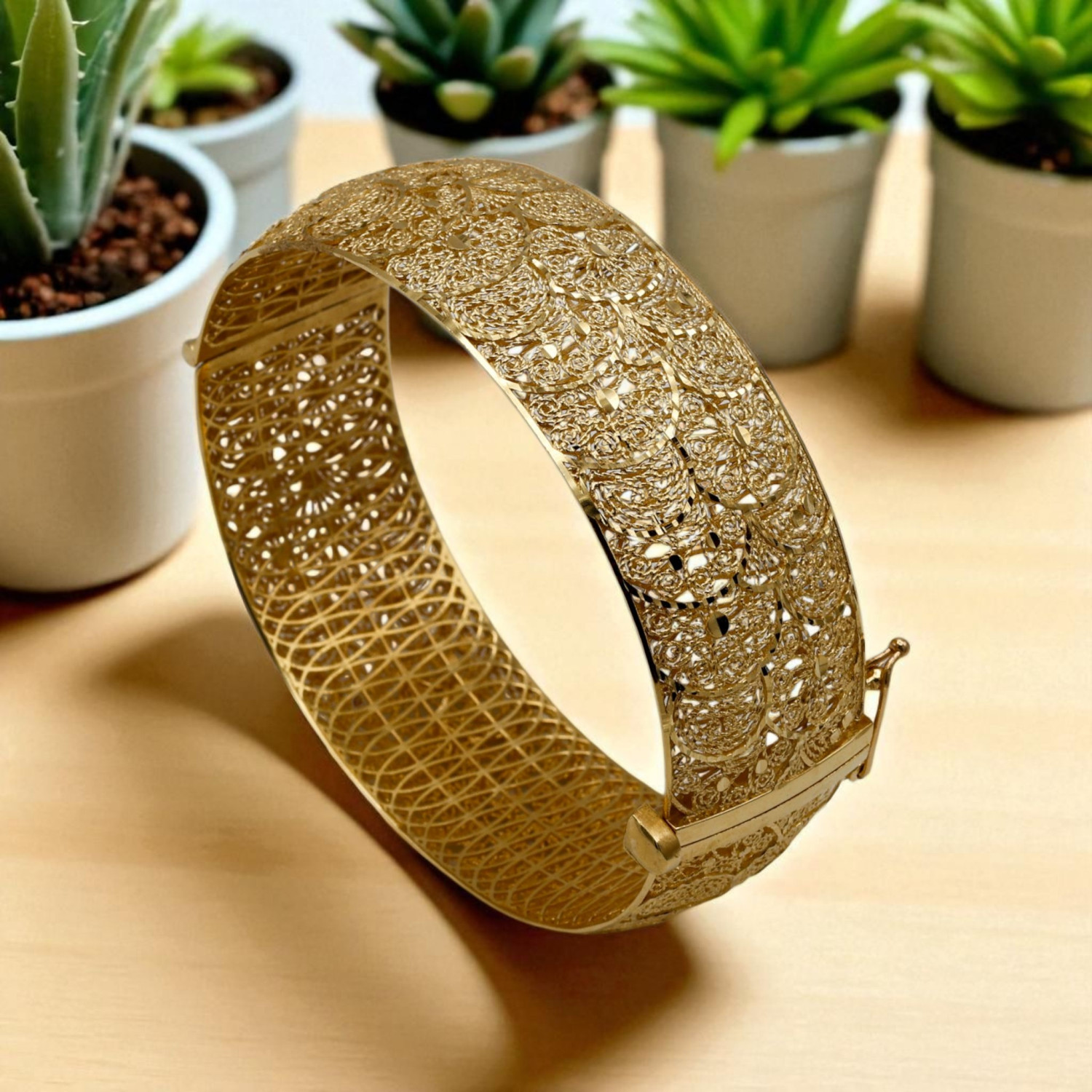 BRACELET