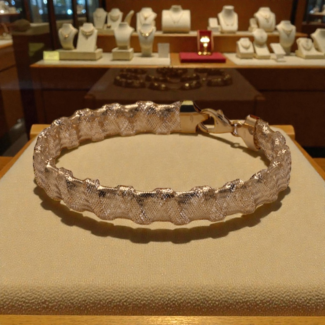 BRACELET